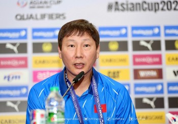 HLV Kim Sang Sik nói gì về dàn sao nhập tịch Malaysia?