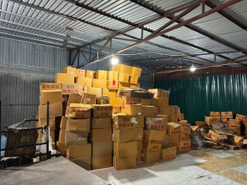 Phát hiện hơn 4 tấn táo đỏ khô nhập lậu tại Hà Nội