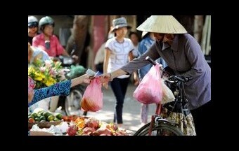 Túi ni lông có thể chịu thuế bảo vệ môi trường 45.000 đồng/kg