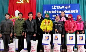 Petrolimex: Tặng quà Tết hộ nghèo huyện Đồng Văn