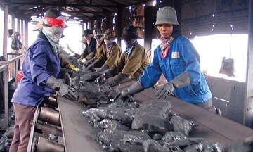 Kinh doanh khó khăn, Vinacomin vẫn quyết định tăng lương