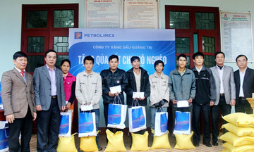 Petrolimex Quảng Trị: Tặng quà các hộ nghèo đón Tết