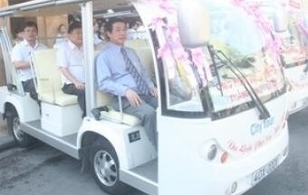 Khai trương tuyến du lịch quanh Hồ Tây bằng xe điện