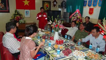 Tập đoàn Dầu khí Việt Nam: Trao quà cho người lao động tại giàn khoan