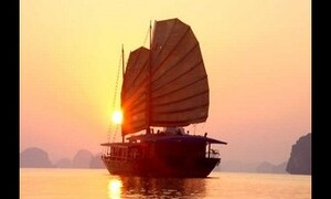 CNN: Đừng bỏ qua cảnh hoàng hôn Vịnh Hạ Long
