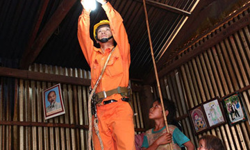 Hộ nghèo có thể được hỗ trợ tiền điện 42.000 đồng/tháng