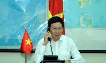 Bộ trưởng Ngoại giao điện đàm với người đồng cấp Nga, Singapore, Indonesia