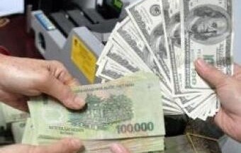 Các NHTM bất ngờ nâng mạnh tỷ giá USD