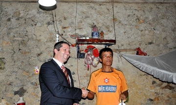 180 hộ nghèo ở Thanh Liêm, Hà Nam có điện