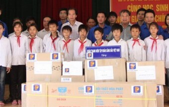 Đoàn Thanh niên Petrolimex: Trao tặng Trường THCS và mầm non Ninh Lai 80 triệu đồng