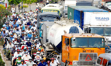 Giảm tai nạn giao thông: Phải siết cả xe tải!