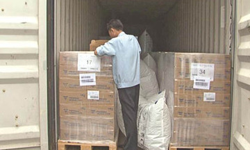 Hồ sơ NK 4 container thiết bị y tế: Giả giấy phép, giả chữ ký...