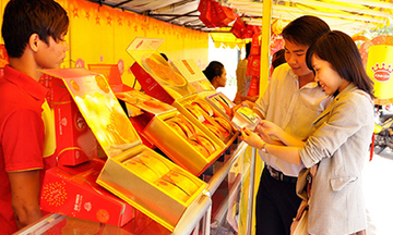 "Nặn" bánh Trung thu theo túi tiền khách hàng