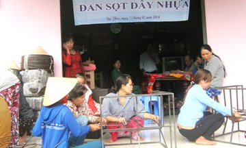 Bạc Liêu: Đào tạo nghề đan dây nhựa cho phụ nữ nghèo