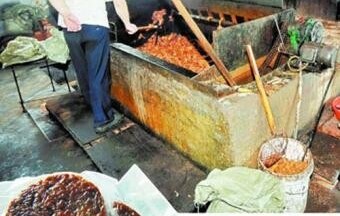 Trung Quốc lại rung động vì bánh Trung thu 'siêu bẩn'