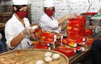Bánh trung thu truyền thống đắt khách!