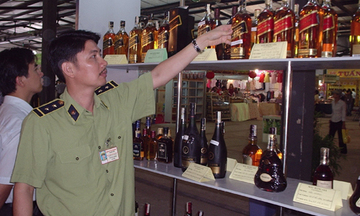 Triệt phá điểm sản xuất rượu Chivas giả