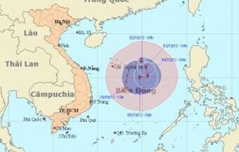 Bão số 7 liên tục đổi hướng, biển động rất mạnh