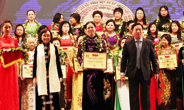 Giám đốc Petrolimex Hà Giang nhận giải "Nữ doanh nhân trí thức thành đạt"