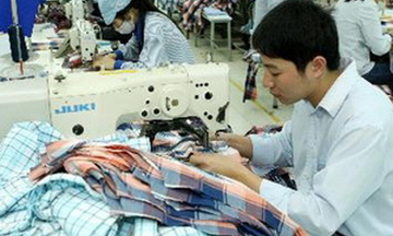 Nhập khẩu nguyên liệu dệt may, da giày giảm