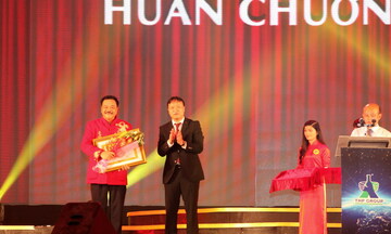 Doanh nhân Trần Quí Thanh đón nhận Huân chương Lao động hạng Ba
