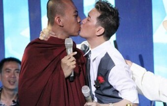 Đàm Vĩnh Hưng xin lỗi về vụ “khóa môi nhà sư"