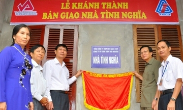 Bàn giao nhà “Mái ấm công đoàn”