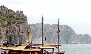Quảng Ninh giảm giá vé tàu tham quan vịnh Hạ Long