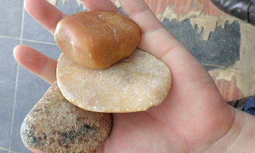 “Cơn sốt” đá lạ tràn vào Kon Tum