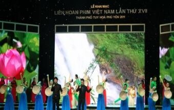 Liên hoan phim Việt Nam 17 khai mạc trong mưa