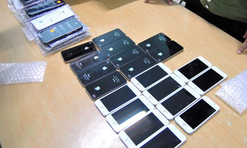 Bắt khẩn đối tượng nhập lậu điện thoại qua đường hàng không