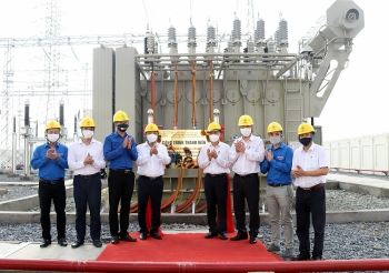 Gắn biển 2 công trình của đoàn Thanh niên EVNNPC trên quê Bác