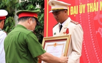 Đại úy Thái Ngô Hiếu được trao Huân chương Dũng cảm của Chủ tịch nước