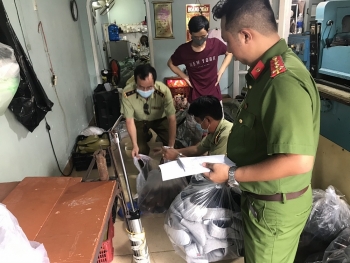 Bình Dương: Phát hiện hơn 4.600 đôi giày giả mạo nhãn hiệu nổi tiếng