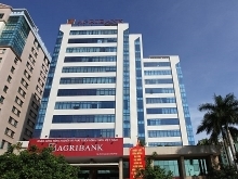 Banks hold auctions to cut bad debts