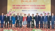 PM encourages investors in central province
