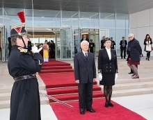Party General Secretary starts official visit to France