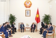 Government leader hosts Visa CEO