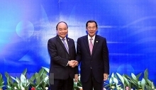 PM Nguyen Xuan Phuc meets Cambodian PM on sidelines of MRC Summit