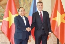 Czech PM hosts official welcome ceremony for visiting Vietnamese counterpart