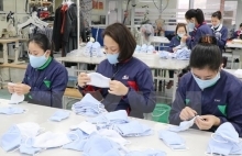 Garment producers find way to weather crisis