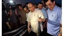 PM visits fishermen in Thua Thien-Hue, Quang Tri provinces