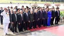 Vietnamese leaders pay tribute to President Ho Chi Minh