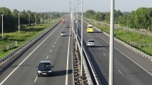 Vietnam calls for investment in North-South Expressway