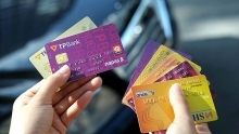 Vietnam begins to adopt chip bank cards