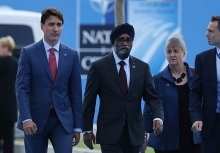 Trudeau, Trump talk trade during sideline meeting at NATO summit