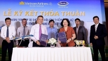 Vietnam Airlines, Vinamilk shake hands to provide 4-star service