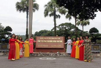 Than Hà Lầm: Khen thưởng nữ công nhân, viên chức lao động xuất sắc, tiêu biểu