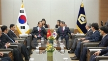 Deputy Prime Minister Truong Hoa Binh on RoK visit