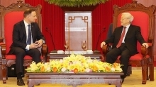 Party chief Nguyen Phu Trong receives Polish President